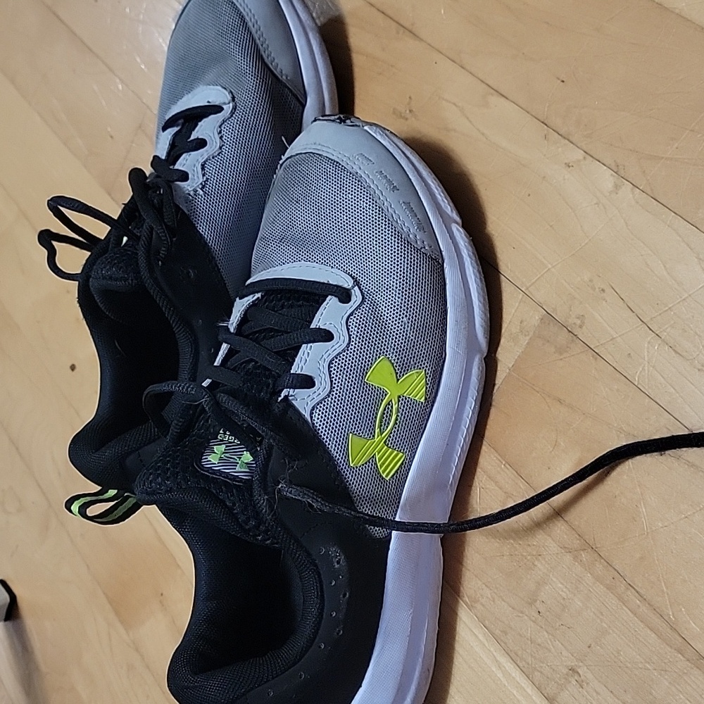 Boys sneakers